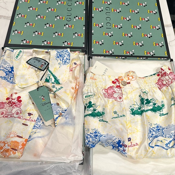 Gucci x Disney Mickey and Minnie Silk Set - Picture 2 of 4